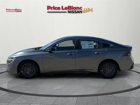 Used 2026 Nissan Sentra SV w/ Floor Mat Package image 4