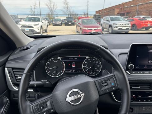 Used 2025 Nissan Rogue SV image 35