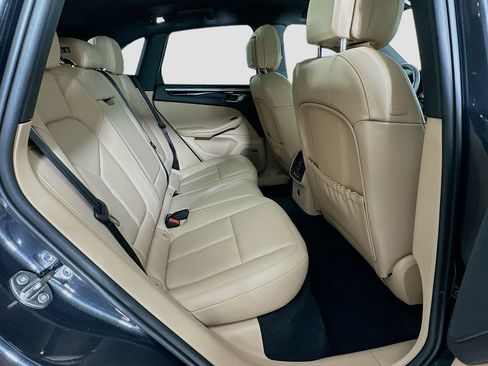 Used 2025 Porsche Macan image 28