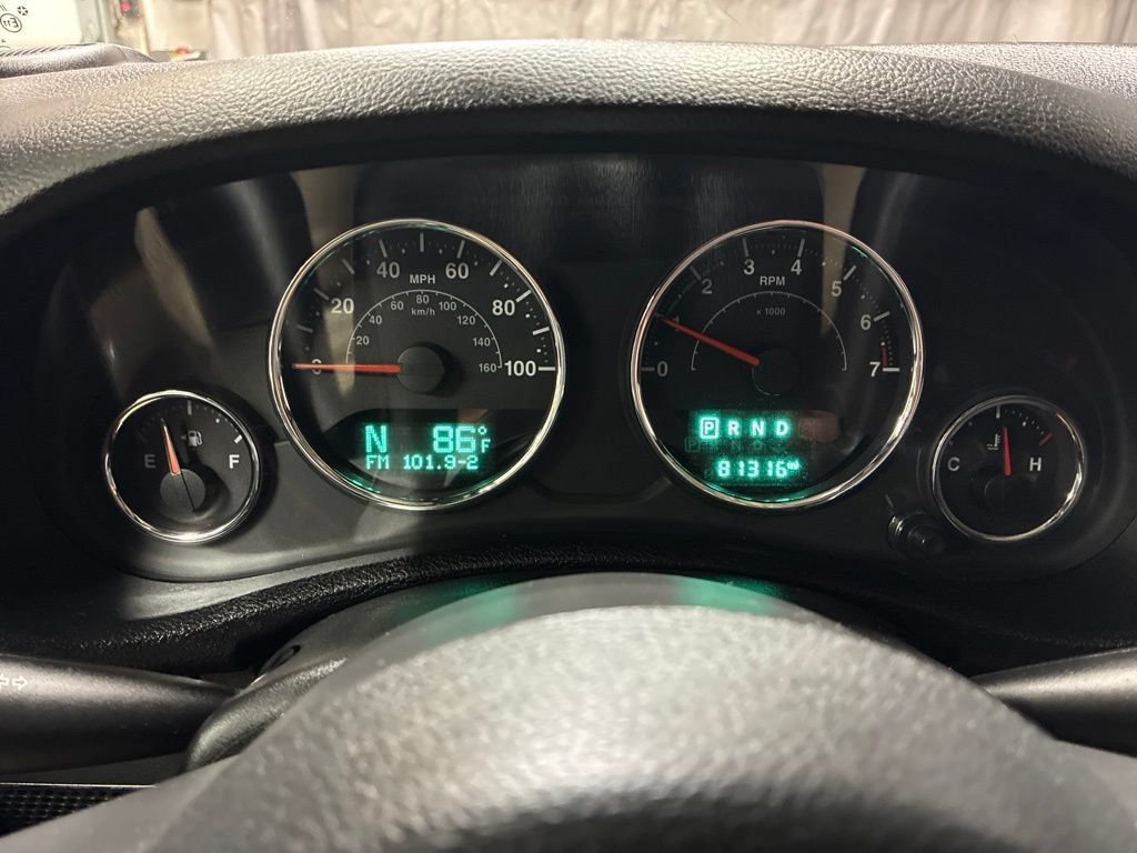 Used 2018 Jeep Wrangler Unlimited Sahara w/ Connectivity Group AWD/4WD image 15