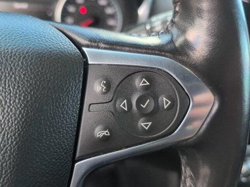 Used 2022 Chevrolet Traverse LT FWD image 27