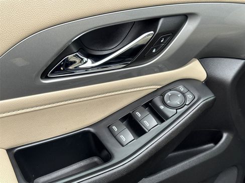 Used 2023 Chevrolet Traverse LS image 29