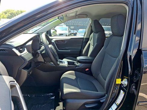 Certified 2021 Toyota RAV4 LE AWD/4WD image 9