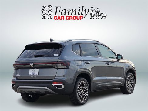 New 2025 Volkswagen Taos SE image 4