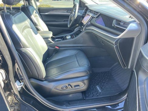 Used 2022 Jeep Grand Cherokee Limited w/ Luxury Tech Group II image 35