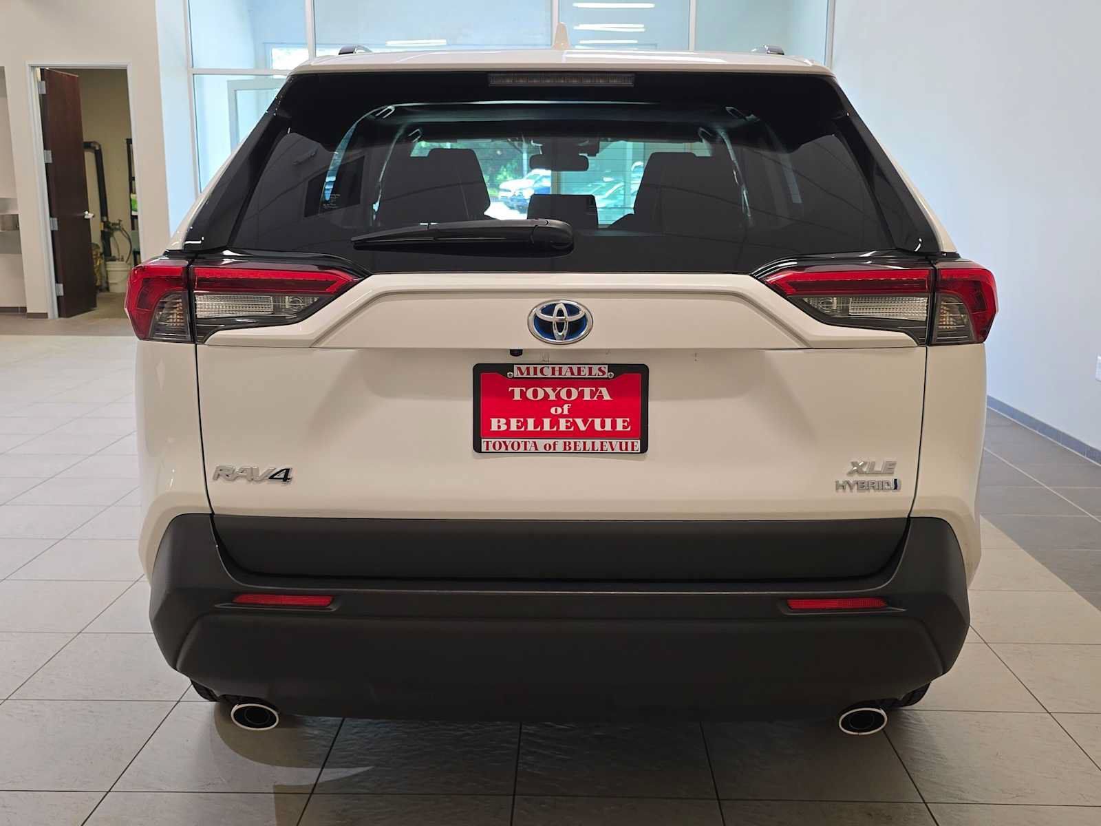Used 2023 Toyota RAV4 XLE w/ Convenience Package AWD/4WD image 5