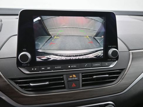 Used 2025 Nissan Altima 2.5 SV FWD image 3