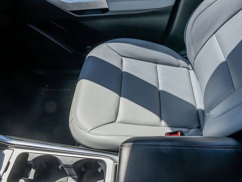 Used 2021 Ford Explorer XLT w/ Equipment Group 202A image 30