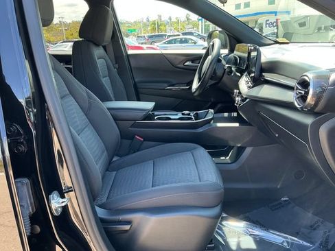 Used 2026 Chevrolet Equinox LT FWD image 32