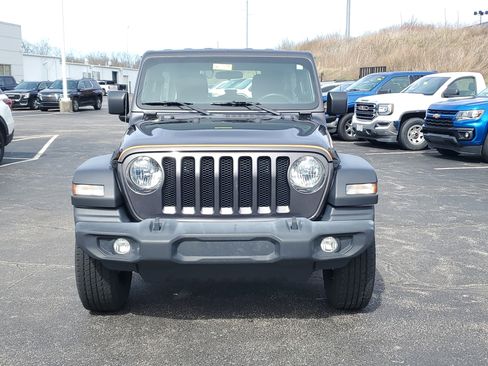 Used 2019 Jeep Wrangler Unlimited Sport image 2