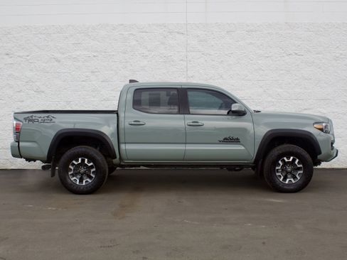 Used 2023 Toyota Tacoma TRD Off-Road w/ TRD Premium Off Road Package image 5