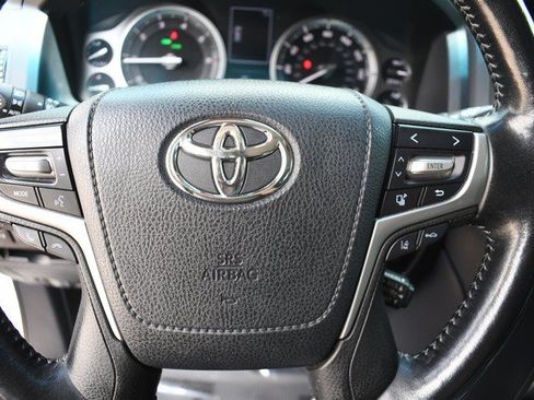 Used 2018 Toyota Land Cruiser AWD/4WD image 32