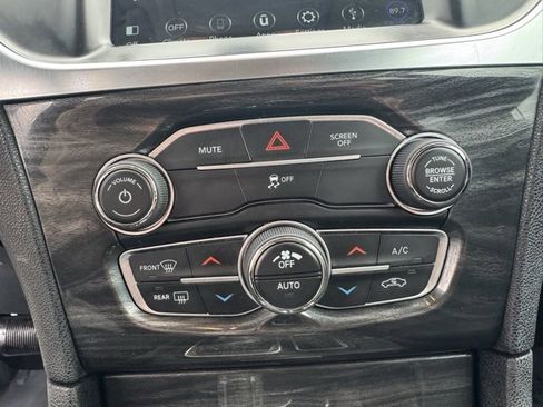 Used 2018 Chrysler 300 Touring w/ Sport Appearance Package image 15