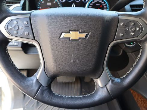Used 2019 Chevrolet Suburban Premier AWD/4WD image 13