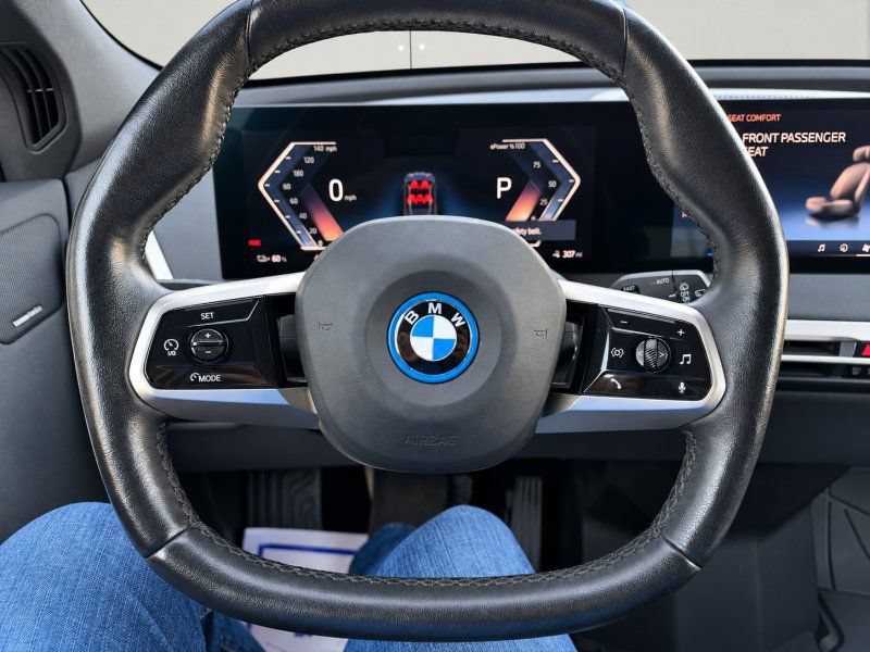 Used 2024 BMW iX xDrive50 w/ Premium Package AWD/4WD image 14
