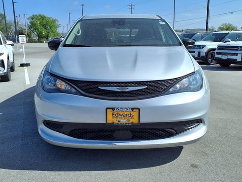 Used 2024 Chrysler Voyager LX FWD image 13