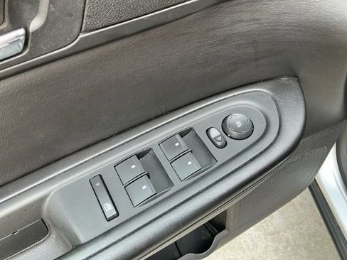 Used 2014 Chevrolet Traverse LT FWD image 19