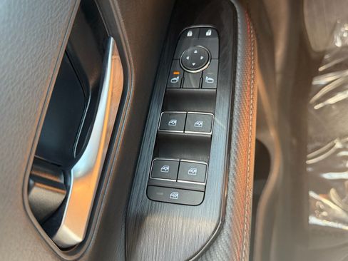 Certified 2025 Nissan Kicks SR FWD image 32