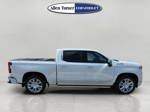 Used 2025 Chevrolet Silverado 1500 High Country AWD/4WD image 3