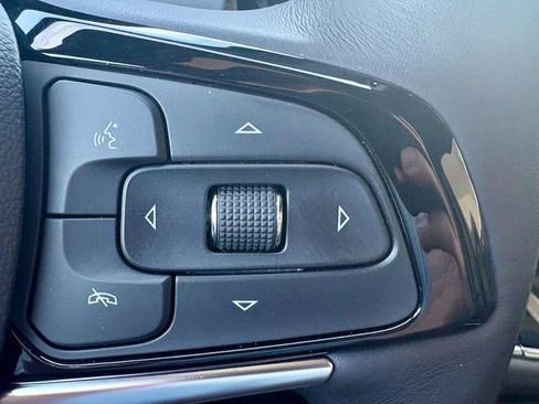 Used 2024 Buick Enclave Essence image 22