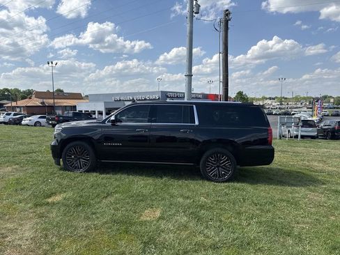 Used 2019 Chevrolet Suburban Premier w/ Premier Plus Edition AWD/4WD image 11