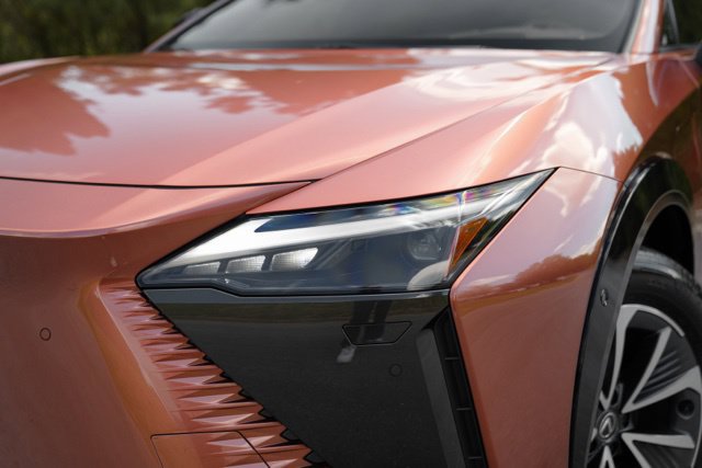 Used 2024 Lexus RZ 450e Premium w/ Technology Package AWD/4WD image 4