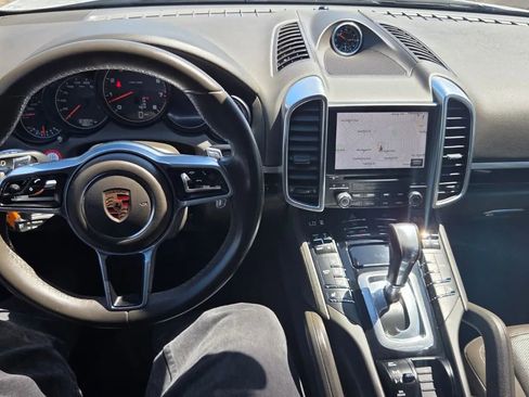Used 2017 Porsche Cayenne AWD/4WD image 31