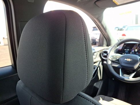 Used 2025 Chevrolet Equinox LT w/ Safety and Technology Package image 9