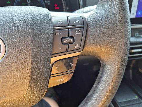 Used 2025 Toyota Camry LE FWD image 18