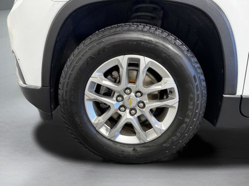 Used 2020 Chevrolet Traverse LT w/ Driver Confidence II Package image 47