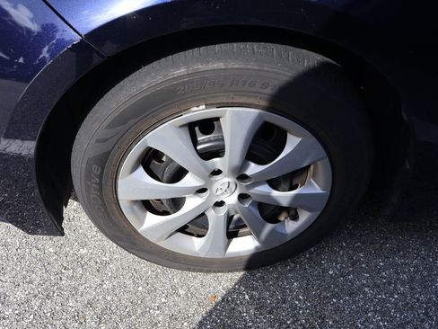 Used 2020 Toyota Corolla LE FWD image 4
