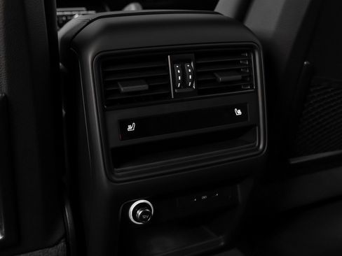 Used 2025 Porsche Cayenne image 41