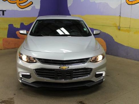Used 2016 Chevrolet Malibu LT FWD image 3