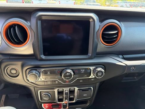 Used 2021 Jeep Gladiator Mojave AWD/4WD image 2