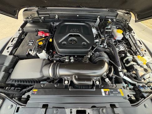 Used 2024 Jeep Wrangler Unlimited Rubicon image 37