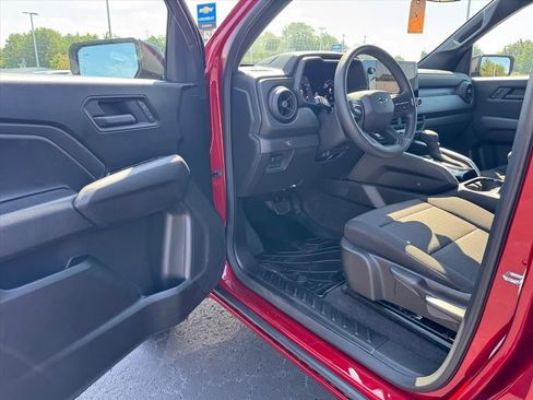 Used 2026 Chevrolet Colorado Trail Boss AWD/4WD image 13