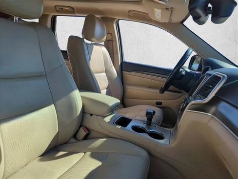 Used 2014 Jeep Grand Cherokee Limited w/ Luxury Group II image 25