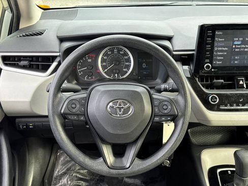 Used 2022 Toyota Corolla LE image 16