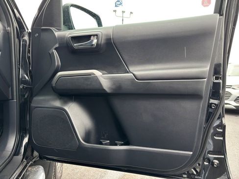 Used 2021 Toyota Tacoma TRD Off-Road image 26