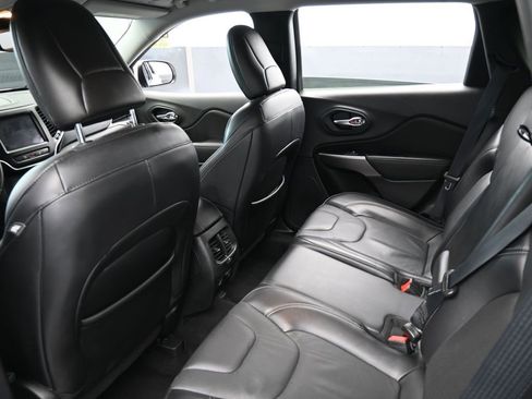 Used 2021 Jeep Cherokee Latitude Lux w/ Comfort/Convenience Group image 32