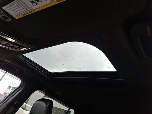 Used 2023 Jeep Grand Cherokee L Laredo image 15