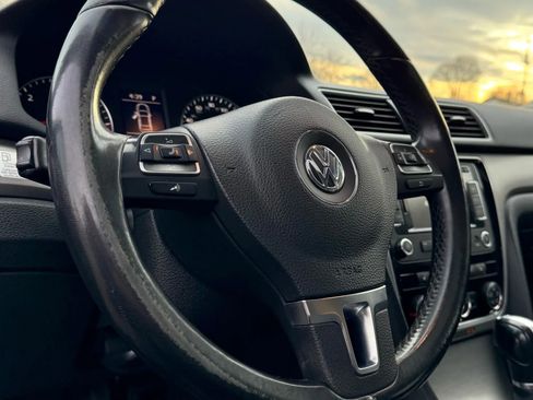 Used 2015 Volkswagen Passat TDI SE image 13