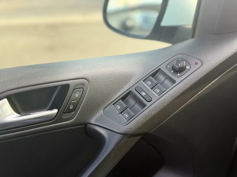 Used 2017 Volkswagen Tiguan S image 22
