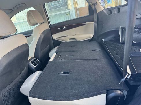 Used 2016 Kia Sorento FWD image 18