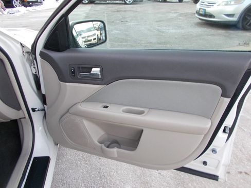 Used 2012 Ford Fusion SE image 16