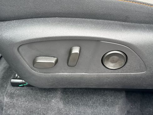 Used 2026 Chevrolet Traverse LT FWD image 25