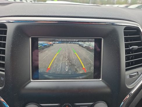 Used 2020 Jeep Grand Cherokee Laredo image 18