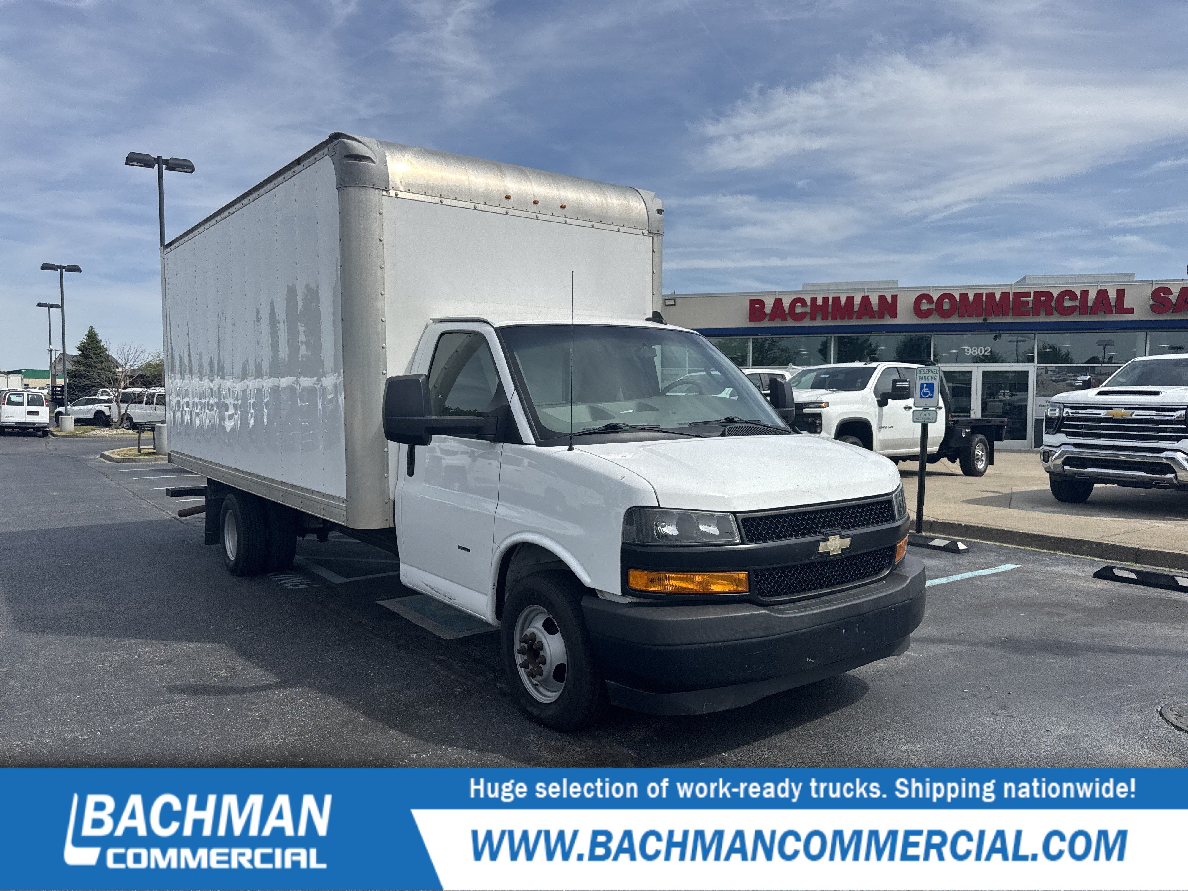 Used 2018 Chevrolet Express 3500 Extended w/ Driver Convenience Package RWD image 1