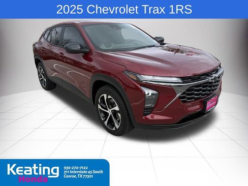 Used 2025 Chevrolet Trax RS w/ Sunroof Package image 1