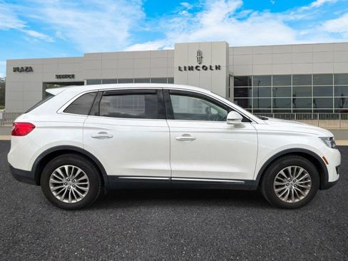 Used 2018 Lincoln MKX Select w/ Select Plus Package FWD image 2
